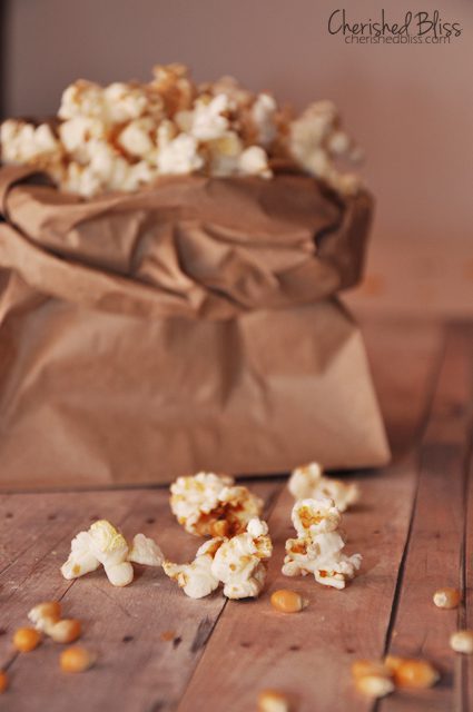 Homemade Kettle Corn {Microwaveable} // via Cherishedbliss.com #snack #popcorn