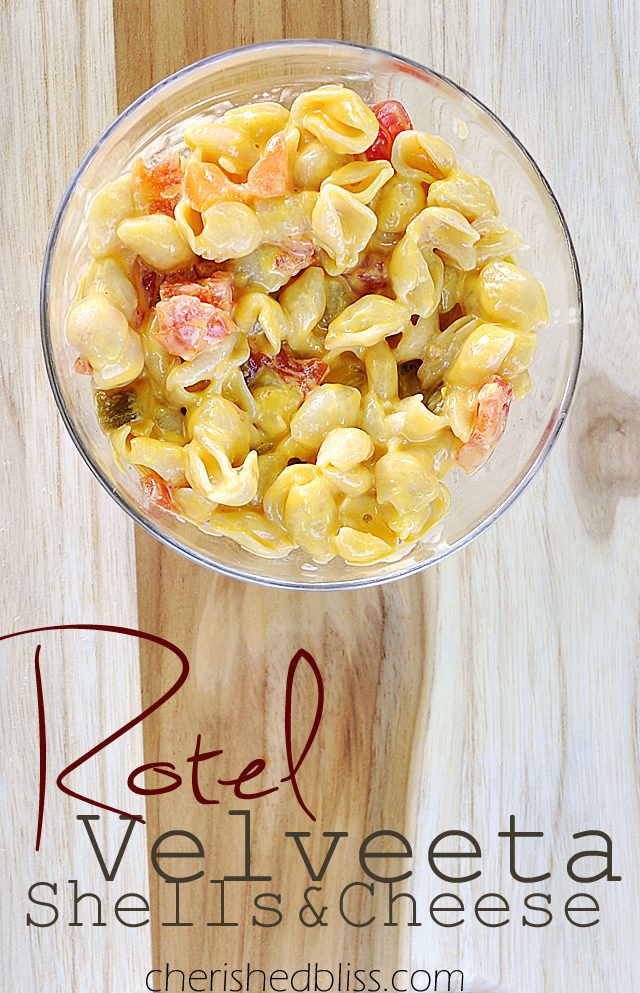 How to spice up your Velveeta Shells and Cheese for a quick summer side dish #cheesyshells #shop #ad