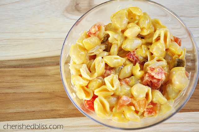 How to spice up your Velveeta Shells and Cheese for a quick summer side dish #cheesyshells #shop #ad