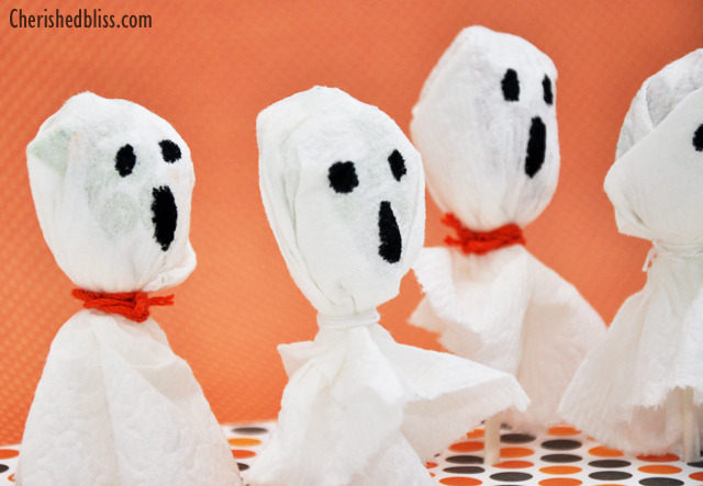 Celebrate Halloween with these cute Spooky Ghost Suckers. A GREAT last minute treat idea! #Halloween #CottonelleTarget #PMedia #ad