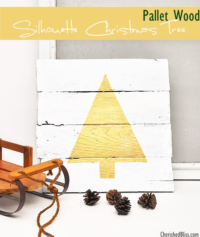 Love this gold and white Pallet Wood Christmas Tree tutorial 
