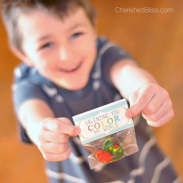 A cute non candy Valentine "You Color My World" Card Printable - super cute for a class party! Find instructions on the heart shaped crayon too! 