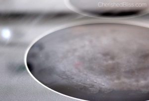 How to Clean a Glass Top Stove and remove the burnt residue. Click through for instructions!