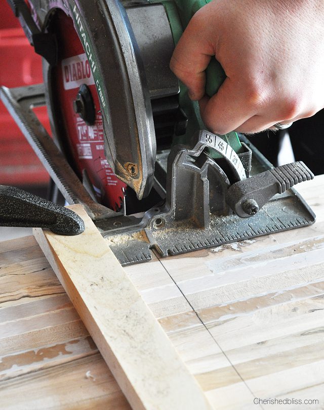 Set up a fence to cut countertops in order to provide the straightest cut possible. 