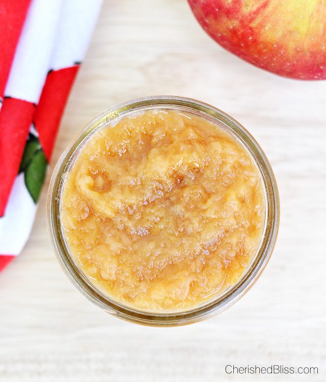 What better way to kick off fall than with an Easy Stovetop Apple Sauce?!