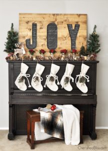 Welcome in Christmas with this beautiful Rustic Woodland Christmas Mantel