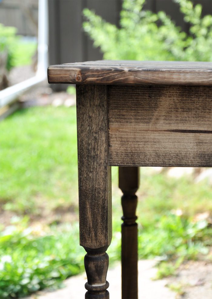An easy step-by-step tutorial for finishing raw wood or furniture. With this technique you can apply a Farmhouse Style Finish to your next DIY project. 