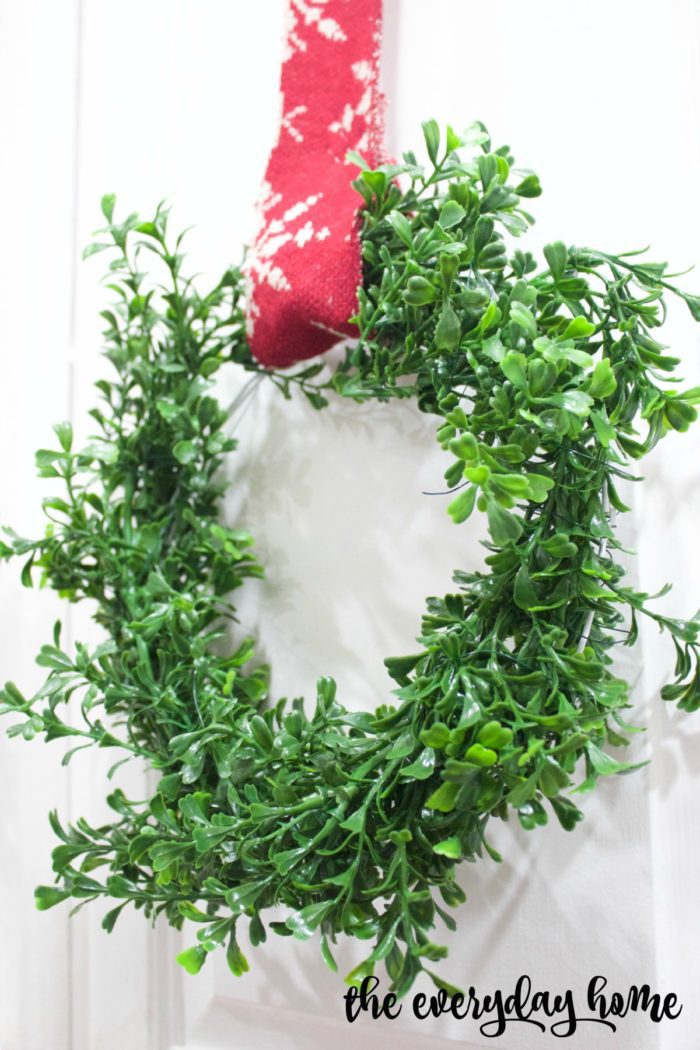 Mini-Boxwood-Wreaths-The-Everyday-Home-Blog-www.everydayhomeblog.com_