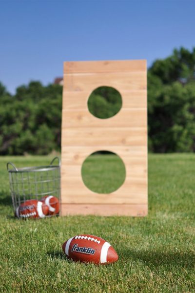 Backyard Games: Learn how to build this DIY Football Toss Game following this simple tutorial. A perfect Father's Day gift idea!!
