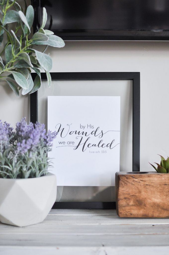 A modern Easter Printable - the perfect addition to your Spring decor!
