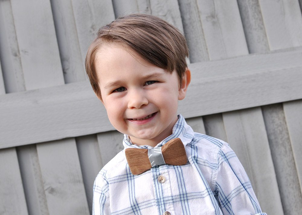 Learn how to make this adorable DIY Wooden Bow Tie! It makes the perfect photo prop for any boy (or man) in your life! 