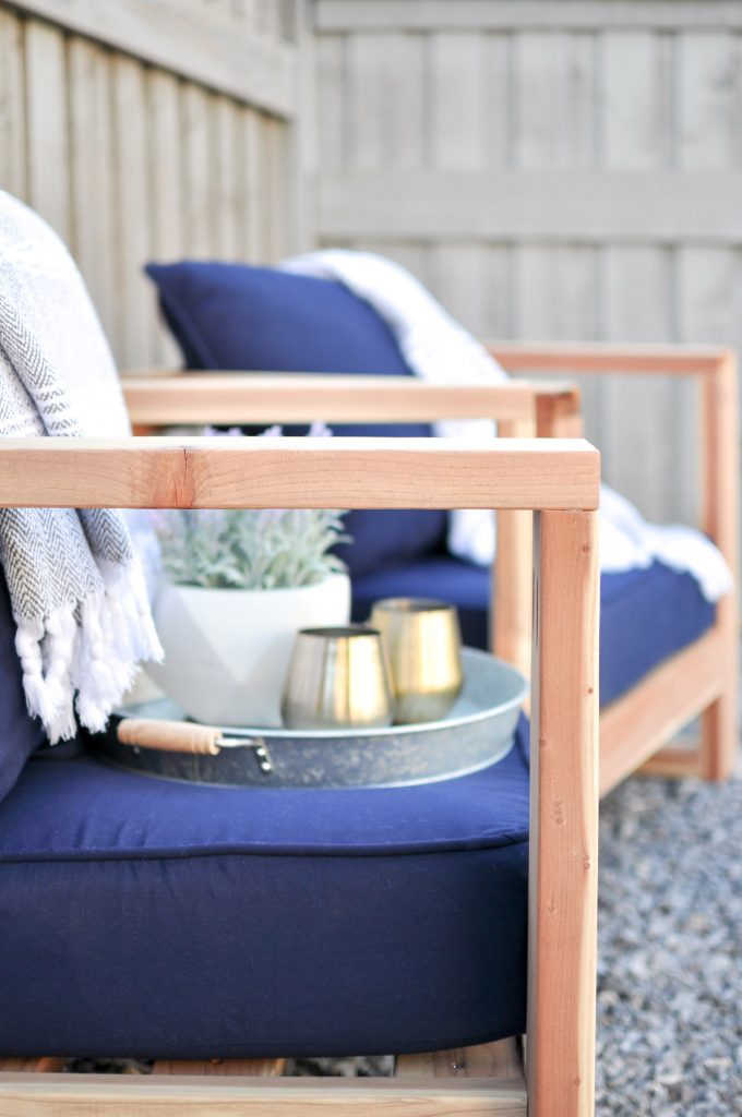 Looking for some Easy DIY Summer Projects? These Modern Outdoor Chairs will save you a ton of money! 