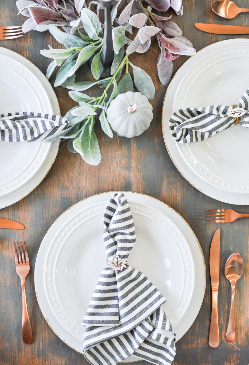 See how easy it is to pull together a Last Minute Thanksgiving Tablescape that is sure to impress your guests! 
