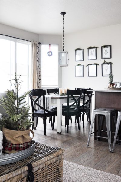 Come take a tour of this Christmas Kitchen & Dining Room along with 25 other bloggers!