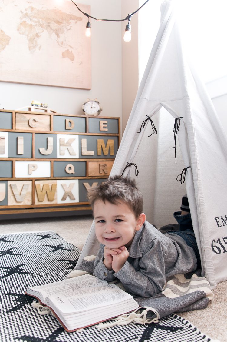 Every little boy needs a big boy bedroom at some point or another and this Navy and Gray Big Boy Bedroom is the perfect blend of simple, functional and stylish.