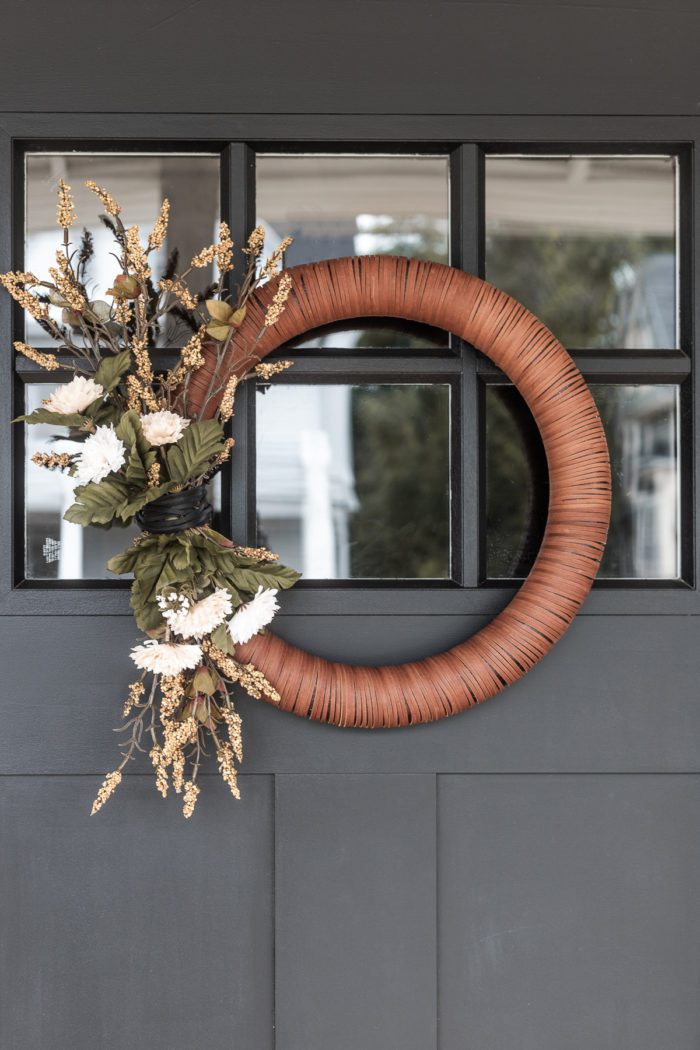 Tutorial on how to make a Neutral Modern Wreath for fall. 