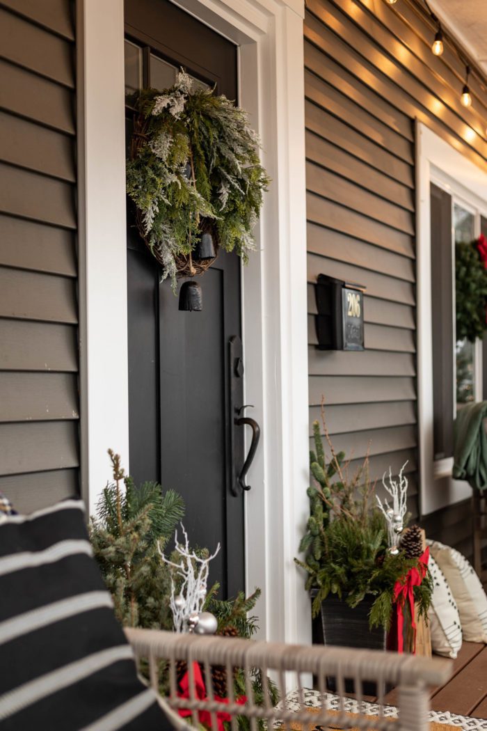 Classic Christmas Porch Decor Ideas